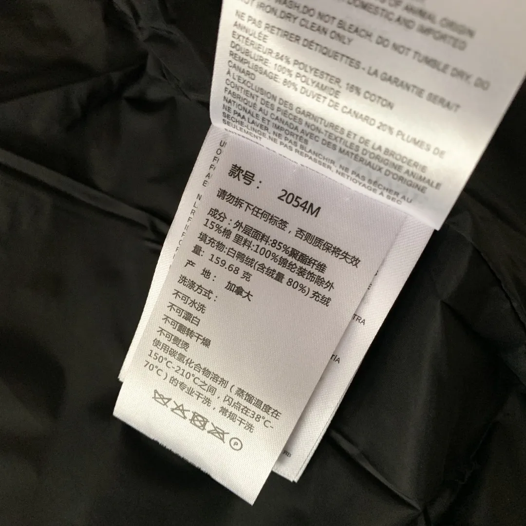 Style number: Y 138 𝑪𝒂𝒏𝒂𝒅𝒂 𝑮𝒐𝒐𝒔𝒆Canada Goose counter level! Canadagoose/Canada Goose New Arrival "2078APPSeries" down vest for men and women Material list: 1⃣ Original custom-made double plain 9500-100% nylon nylon fabric 2⃣ Original YKK zipper, non-sub-factory product 3⃣ National standard 80% white duck down from Guangzhou Inspection, (zp uses 80% white duck down/any boasts of 90% are fake) Material analysis characteristics: 1⃣ Original factory/9500-100% nylon 100% nylon Lurex yarn is actually 100% nylon, which is rarely pure now. Most of them are mixed with cotton thread or polyester. Our top original version is developed in accordance with ZP and uses the same material. 2⃣ As we all know, the original version uses 80% white duck down. The fill power refers to the cubic inches of volume occupied by each ounce (30 grams) of down under certain conditions. If the space occupied by one ounce of down is cubic inches, the fill power of the down is called . So we can simply understand it as: fill power is the volume of down, and the volume of down is fill power. The higher the fill power of down, it means that under the same filling amount, down can fix a larger volume of air layer to keep warm and insulate, so the warmth retention of down is better. Size:XS-2XL Color: Navy Blue Beige Gray Black Label Gray Red Label Black Red Label Black Black Label Red Blue Pink